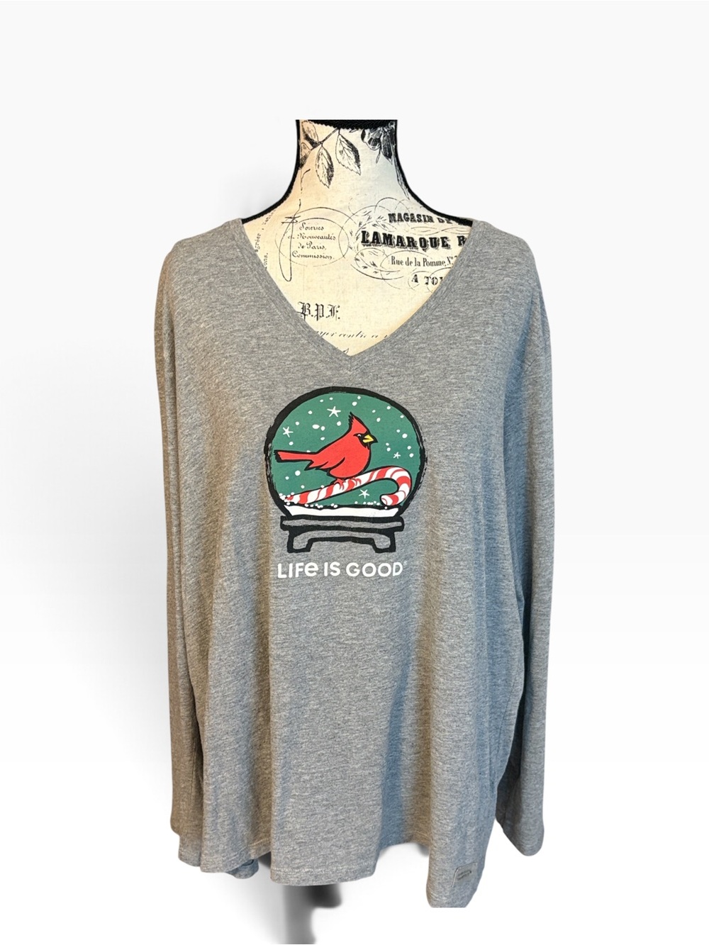 Life is Good Women's Crusher Tee Cardinal Snow Globe Long Sleeve Gray Size XXL